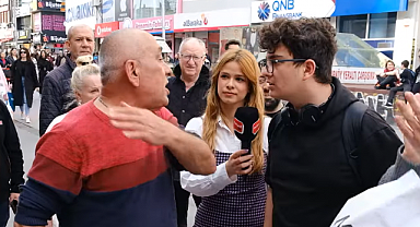 Sokak röportajında yaşandı: Depremde evi yıkılan gence elini kaldırdı, 