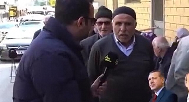 Ücretsiz ekmek için kuyrukta bekleyenlere