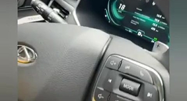 Chery markasını satın alan vatandaş, direksiyondan gelen trim sesine çektiği video ile böyle tepki gösterdi