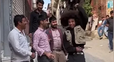 İnsanların yanında aniden dans eden Noel Robinson'un İstanbul'da paylaştığı video dikkat çekti