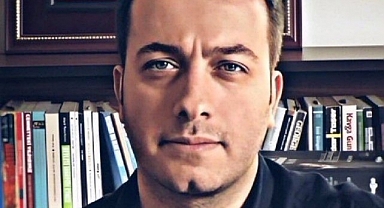 Tutuklu olarak yargılanan Genel Yayın Yönetmenimiz Batuhan Çolak'ın ve Süha Çardaklı'nın saçlarını kazıdılar!