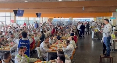 Bursa Bosch fabrikasında toplu iş sözleşmesindeki yüzde 35'lik zammı kabul etmeyen işçiler böyle eylem yaptı