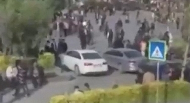 Yakışıklı Güvenlik'in hayran buluşmasında kavga çıktı