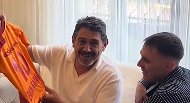 Doğum gününde yaptığı sürprizle babasına unutamayacağı bir an yaşattı!
