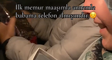 İlk maaşıyla annesi ile babasına telefon aldı: Ailesini duygulandırdı!