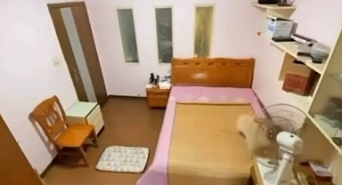 Odada yanlış bir şeyler olduğunu anlayınca kamera taktırdı: Gözlerine inanamadı!