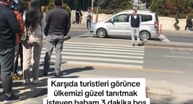 Türkiye’yi turistlere güzel tanıtmak istedi: Boş yolda ışığın yanmasını bekledi!
