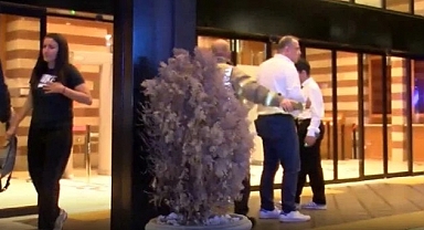 Cemal Reşit Rey'de led ekran insanların üzerine devrildi