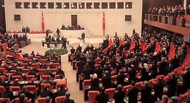 Meclis'te 'Şerefsiz' tartışması
