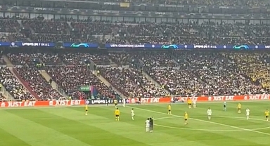 Şampiyonlar Ligi finalinde sahaya taraftar girdi!