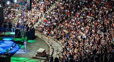 Yıldız Tilbe konserinde ilginç anlar: