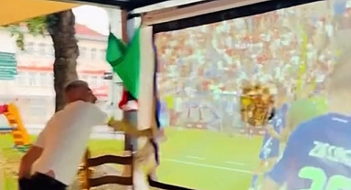 İtalyanlar, milli takımlarının elenmesinin sinirini pizzadan çıkardı
