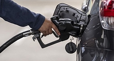 Depoları doldurun: Benzine geceyarısı zam geliyor!