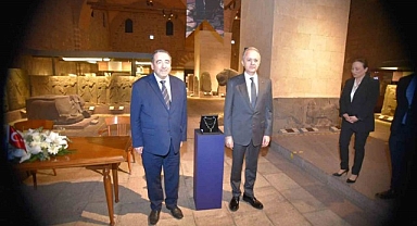 Türkiye tarihi kolyeyi Peru'ya iade etti