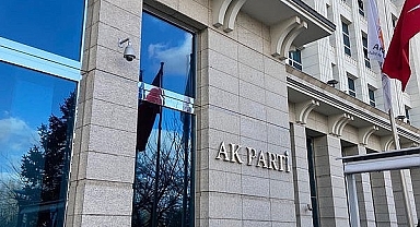 AK Parti’de peş peşe istifalar!