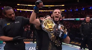 Tarihe geçti! Islam Makhachev'den çifte şampiyonluk