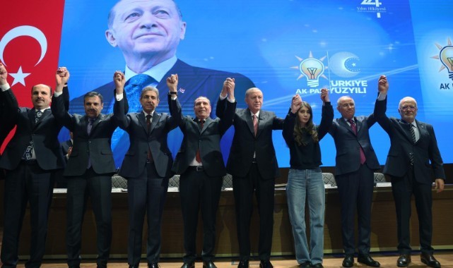 4 belediye başkanı AK Parti'ye katıldı! Rozetlerini Cumhurbaşkanı Erdoğan taktı