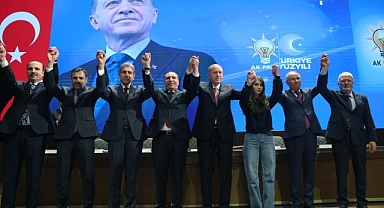 4 belediye başkanı AK Parti'ye katıldı! Rozetlerini Cumhurbaşkanı Erdoğan taktı