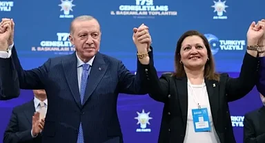 Burcu Köksal AK Parti'ye katıldı: Rozetini Cumhurbaşkanı Erdoğan taktı..