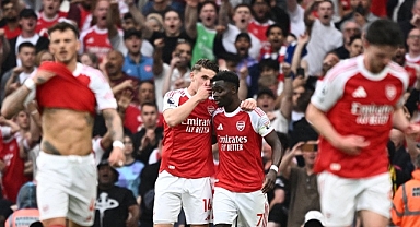 Premier Lig'de şampiyon Arsenal!