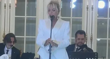 Ajda Pekkan, Emine Erdoğan'ın lider eşlerini ağırladığı yemekte sahne aldı
