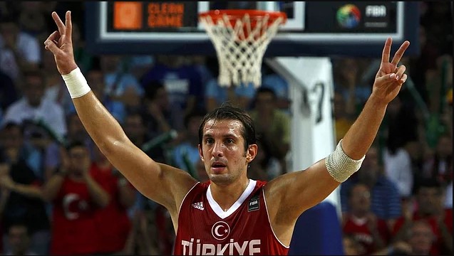 Kerem Tunçeri kimdir? Hangi takımlarda forma giydi? 3