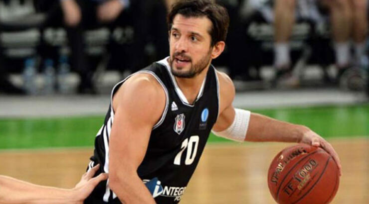 Kerem Tunçeri kimdir? Hangi takımlarda forma giydi? 8