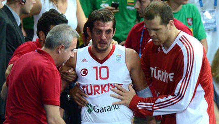 Kerem Tunçeri kimdir? Hangi takımlarda forma giydi? 12