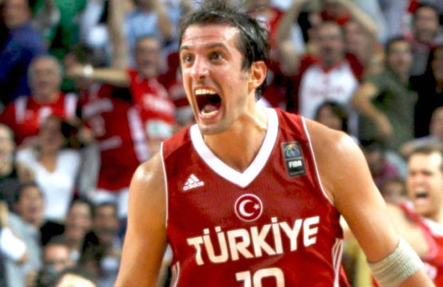 Kerem Tunçeri kimdir? Hangi takımlarda forma giydi? 10