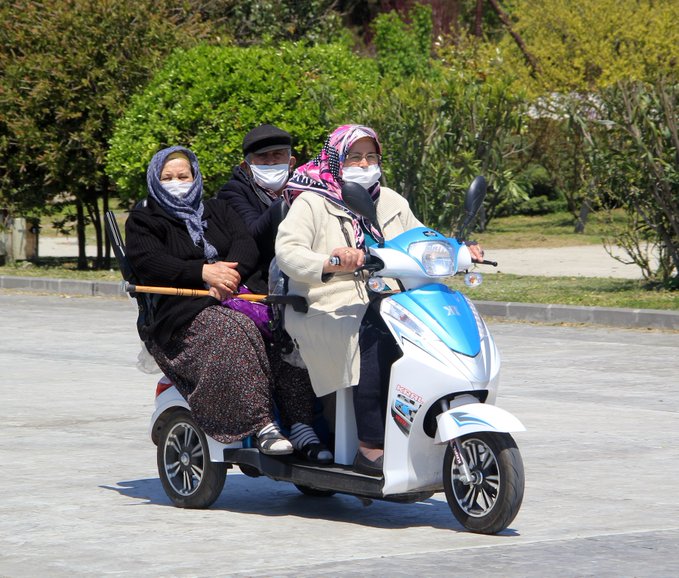 65 yaş ve üstü vatandaşların nefes izninden görüntüler 3