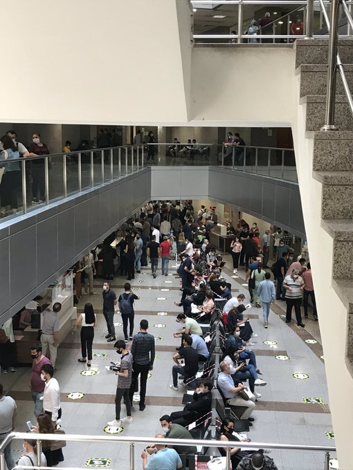 Adliye önünde normalleşme kuyruğu... Sosyal mesafe hiçe sayıldı! 2