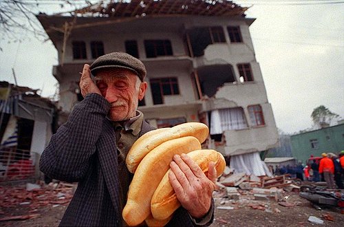 17 Ağustos depreminin 21. yılında hafızalardan silinmeyen görüntüler 8