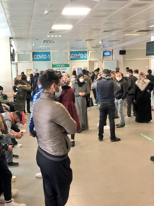Hastanelerden gelen görüntüler korkutuyor, sıralar yollara taştı 2