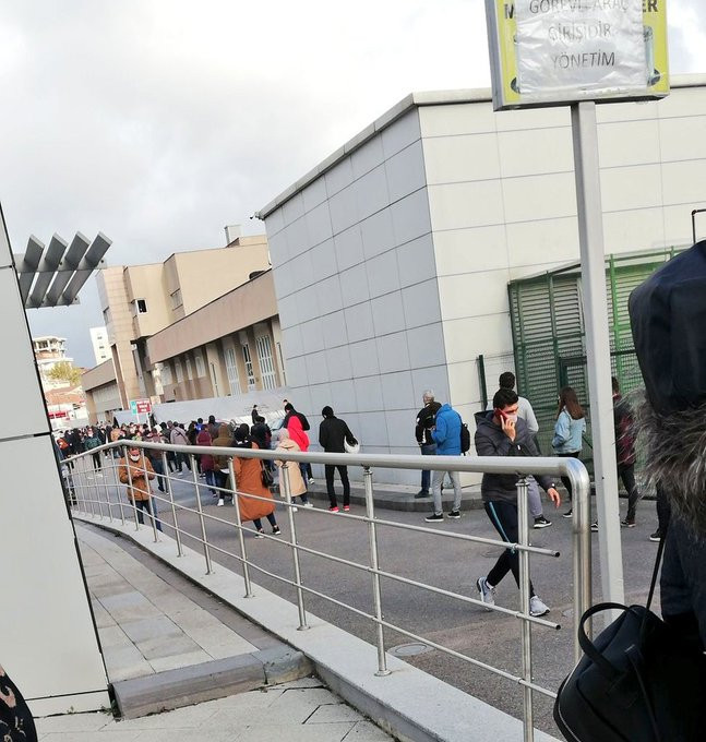 Hastanelerden gelen görüntüler korkutuyor, sıralar yollara taştı 11