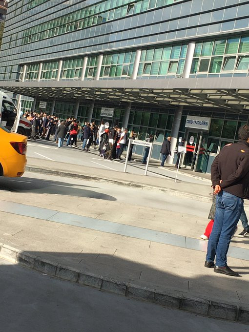Hastanelerden gelen görüntüler korkutuyor, sıralar yollara taştı 5