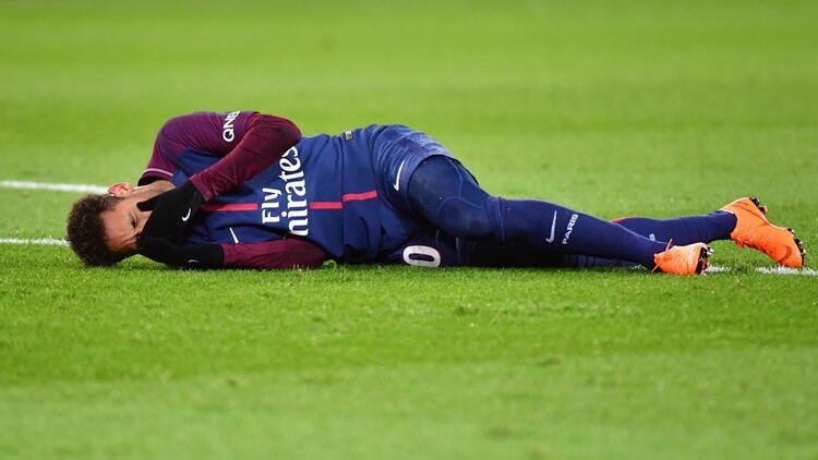 Neymar'a insanlık dışı faul, sezonu kapatmış olabilir! Baba Neymar: Oğlumu kurban ettiler! 2