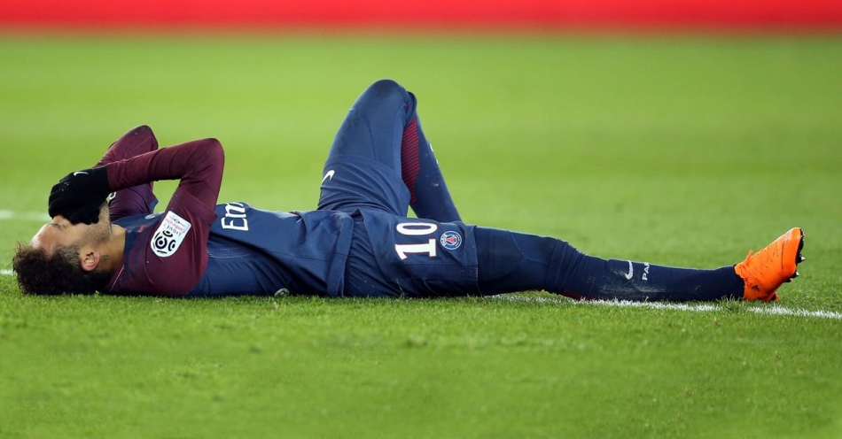 Neymar'a insanlık dışı faul, sezonu kapatmış olabilir! Baba Neymar: Oğlumu kurban ettiler! 3