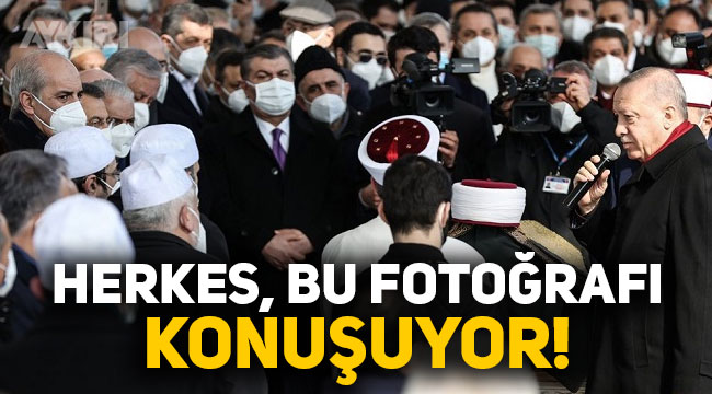 AK Parti İzmir İl Kongresi'nde pandemi kuralları hiçe sayıldı, yüzlerce insan bir araya geldi 6