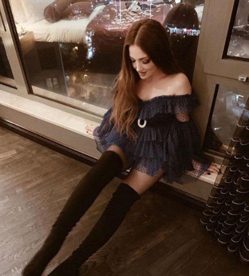 Danla Biliç sevgilisiyle olan fotoğrafı o yorumdan sonra kaldırdı! 4