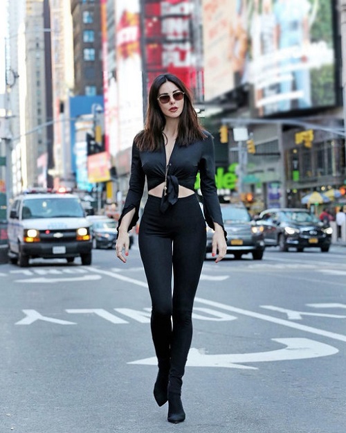 Defne Samyeli New York kareleriyle gençlere taş çıkarttı 2
