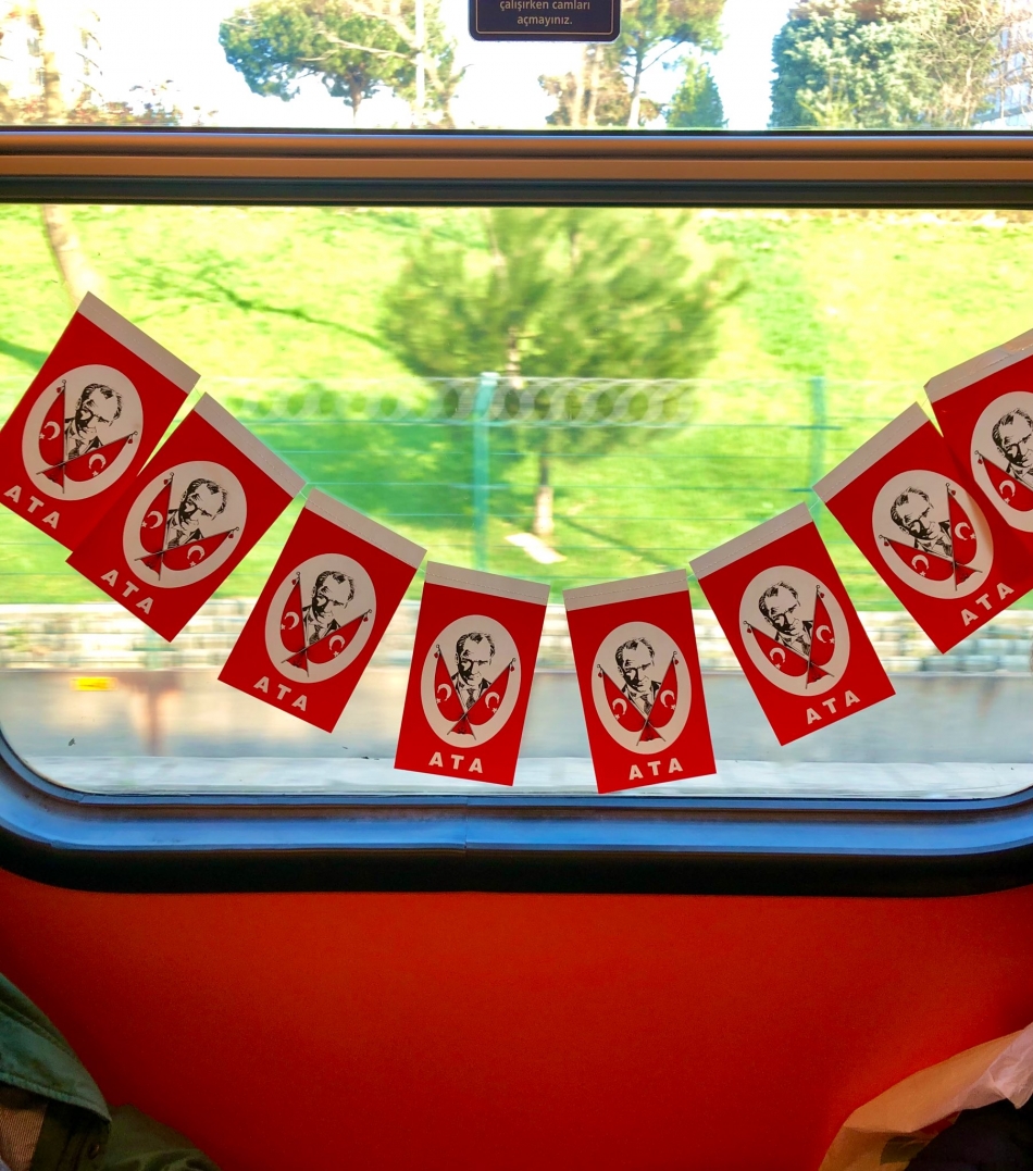 İstanbul Büyükşehir Belediyesi, metro ve tramvayları Atatürklü Türk Bayrakları ile süsledi 5