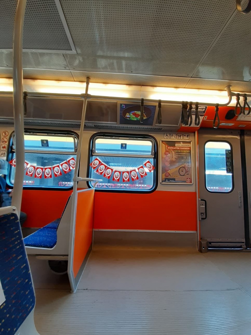 İstanbul Büyükşehir Belediyesi, metro ve tramvayları Atatürklü Türk Bayrakları ile süsledi 10