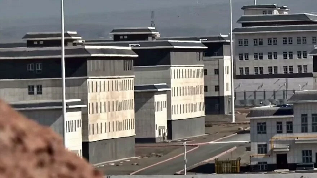 Çin'in Uygur Türklerini toplama kampı ifşa oldu! İlk kez görüntülendi! 5