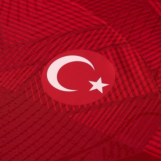TFF, A Milli Takım'ın yeni formalarını tanıttı: Fiyatlar dudak uçuklattı 2