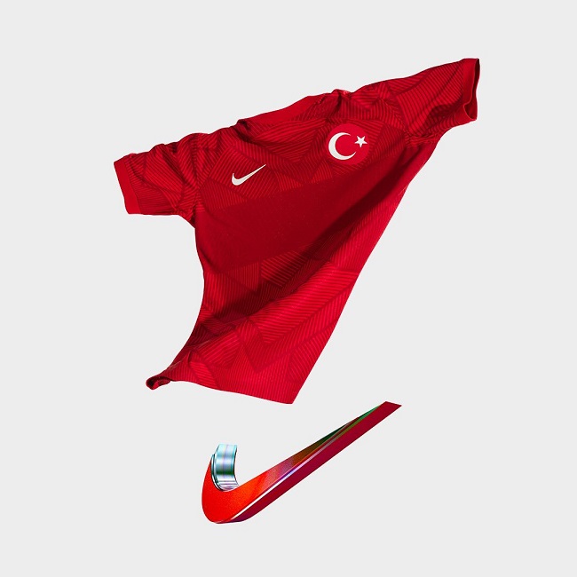 TFF, A Milli Takım'ın yeni formalarını tanıttı: Fiyatlar dudak uçuklattı 1