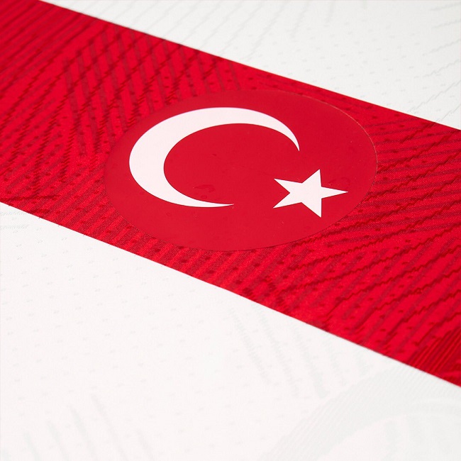TFF, A Milli Takım'ın yeni formalarını tanıttı: Fiyatlar dudak uçuklattı 4